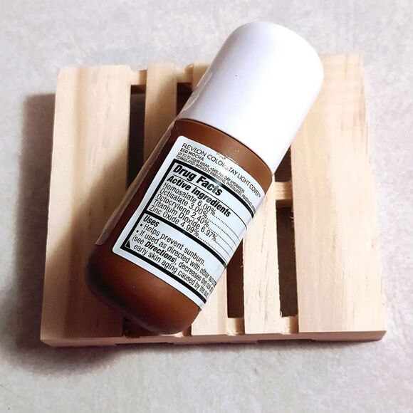 Revlon color stay LIGHT COVER FOUNDATION MOCHA #550 1.0 FL.oz - Picture 2 of 5